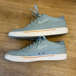 Nikes men’s size 10